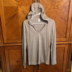 Lightweight hooded top